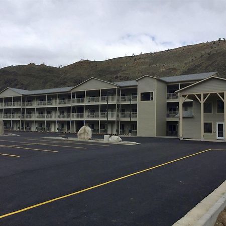 Yellowstone Big Rock Inn Gardiner Exterior photo
