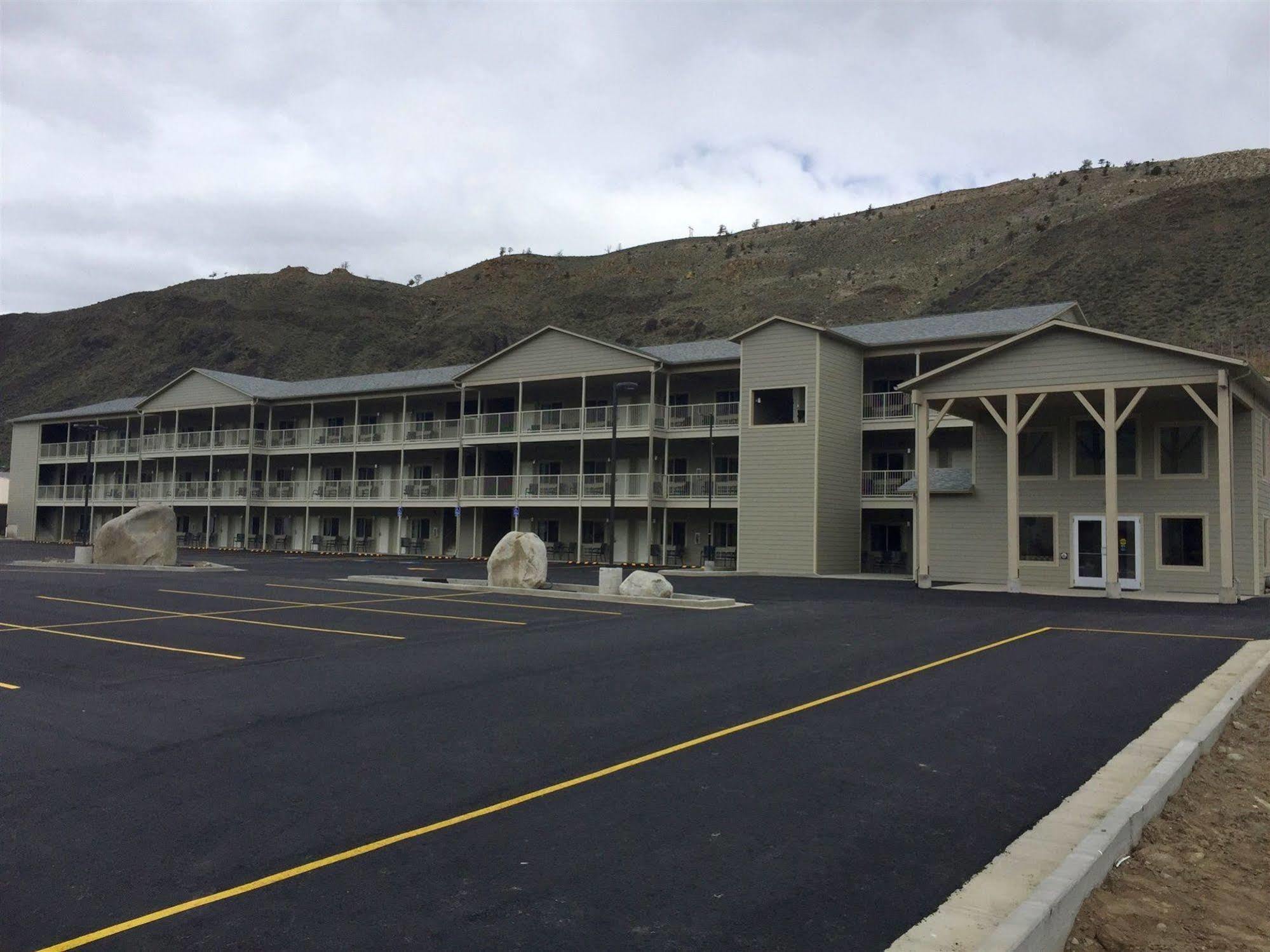 Yellowstone Big Rock Inn Gardiner Exterior photo